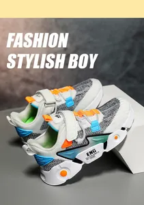 Ademende mesh sportschoenen voor jongens in grijs en wit met stijlvolle blauwe accenten