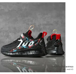 Durable and breathable black mesh sports running shoes for boys with graffiti patterns