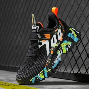 Breathable boys' mesh running shoes with colorful graffiti sole design