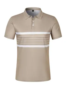 Detail eines gestreiften Herren-Poloshirts in Khaki mit kurzen Ärmeln und Kragen.