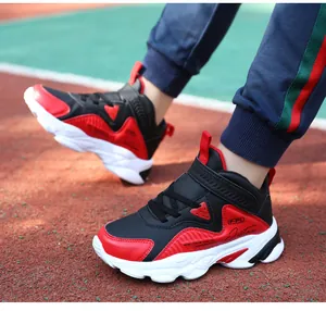 Baskets de sport durables et étanches en cuir pour garçons avec design rouge et noir