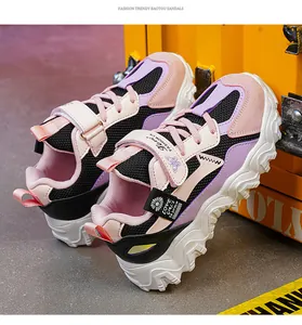 Seitenansicht bunter Mädchen-Sneaker mit Mesh und praktischem Klettverschluss-Riemen