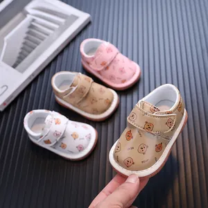Scarpe da Camminata Cigolanti Orso Cartone Animato per Neonati PU Artificiale Suola Morbida Sneakers a Strappo