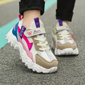 Sneakers da corsa in mesh per bambine con accenti colorati e suole ondulate spesse