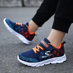 Scarpe da corsa per bambini in mesh traspirante blu e arancione con suola bianca leggera
