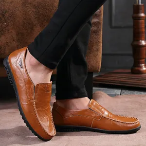 Κλασικά ανδρικά καφέ δερμάτινα μοκασίνια business casual με μαλακή σόλα και ραφές