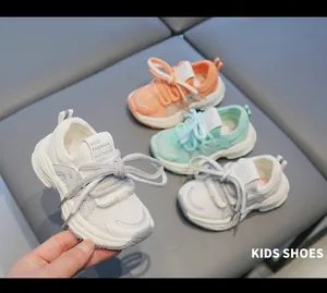 Baskets en maille colorées pour bébés avec semelles souples antidérapantes de marche