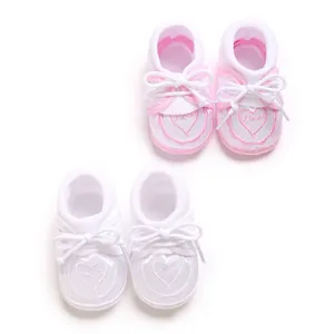 Chaussures de Premiers Pas Décontractées pour Bébé Fille Semelle Souple en Toile Chaussettes de Sol Avec Broderie Cœur et Nœud