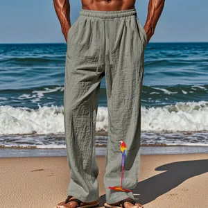 Gros plan sur un pantalon ample pour homme en coton et lin à imprimé perroquet vif