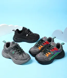 Varios estilos de zapatillas de malla transpirable para niños en negro y multicolor