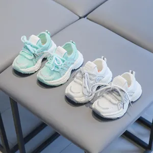 Baskets en maille respirante pour bébés avec semelles souples antidérapantes en menthe et blanc