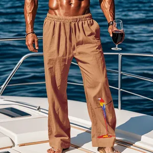 Détail du pantalon large homme en coton et lin avec imprimé perroquet coloré