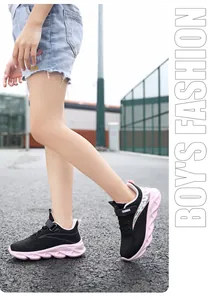 Zapatillas de running ligeras y transpirables para niña en color deportivo negro y rosa