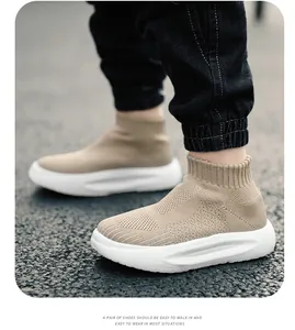 Baskets montantes en maille kaki respirante pour enfants avec semelles blanches durables
