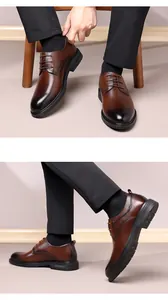 Dettaglio delle scarpe Derby in vera pelle marrone con finitura lucida e suola resistente