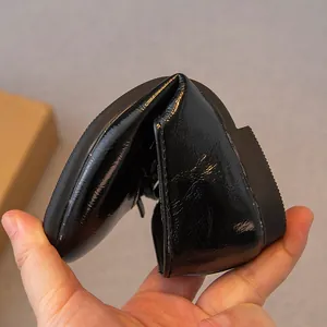 Flexible schwarze Lackleder-Ballerinas für Mädchen mit weicher Sohlenkonstruktion