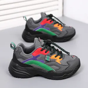 Zapatillas dad de malla transpirable para niños con paneles multicolores y suelas negras
