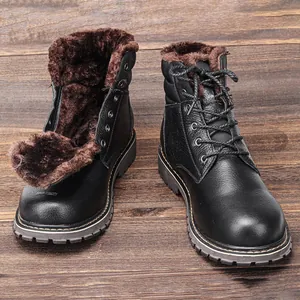 Détail de bottes d'hiver pour hommes avec doublure en fourrure chaude et cuir premium