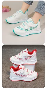 Dettaglio del ricamo floreale e dei cinturini in velcro sulle sneakers bianche da bambina