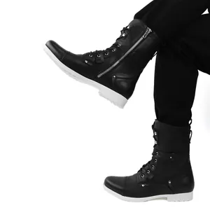 Vue détaillée des bottes de moto vintage noires pour hommes avec fermeture éclair