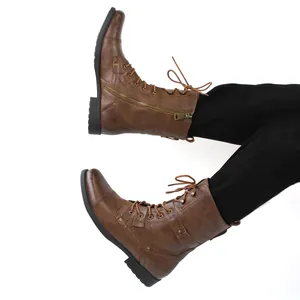 Vue détaillée latérale de bottes motard vintage marron pour homme avec boucles