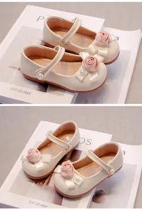 Detailansicht beige Mädchen Mary Janes mit rosa Rosen- und dekorativen Schleifen