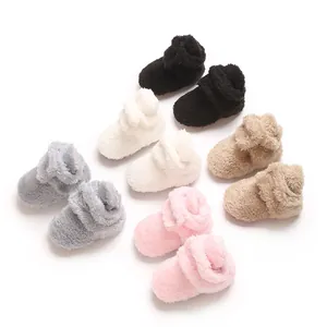 Bequeme Baby-Schühchen aus weichem Korallenvlies in verschiedenen Unifarben für den Winter