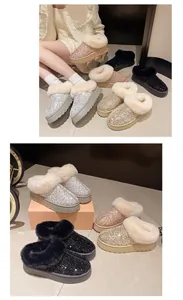 Präsentation verschiedener Farben für Pailletten-Schneestiefel mit warmem Kunstfellbesatz