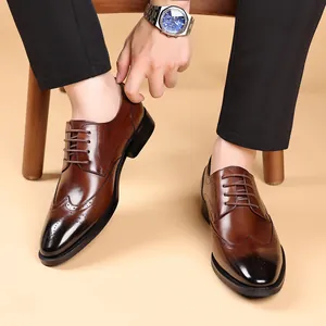 Klassieke bruine leren Brogue Oxford schoenen voor heren met uitgesneden details