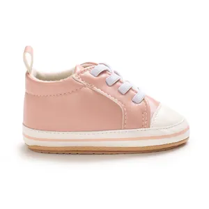 Roze baby wandelschoenen met zachte rubberen zool voor actieve baby's van 0-1 jaar.