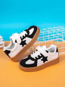Black and white boys' casual low-top board shoes with star design and rubber sole
