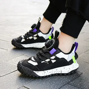 Zapatillas deportivas para niños con parte superior de malla y práctico cierre de dial