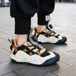 Zapatillas deportivas de exterior para niños con hebilla giratoria y suela moteada