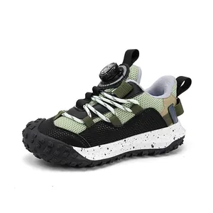 Zapatillas de malla para niños con cierre de dial y suela con efecto salpicado