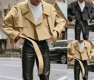 Stylischer lockerer Kurz-Trenchcoat für Herren mit Gürtel und Revers für Herbstmode