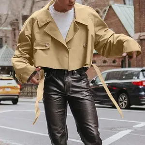 Modische Herren Khaki Kurzjacke mit Gürtel und Revers im Streetstyle-Look