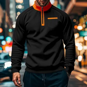 Urbaner Look: Schwarzes Herren-Sweatshirt mit orangem Reißverschlusskragen und Tasche
