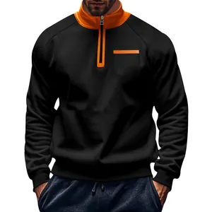 Nahaufnahme des Herren-Sweatshirts mit orangefarbenem Stehkragen und Taschendetail