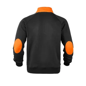 Detaillierte Rückansicht des schwarzen Herren-Sweatshirts mit orangen Ellbogen-Patches