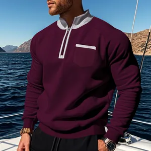 Hochwertiges Herren-Sweatshirt in Weinrot mit grauem Stehkragen und Kontrasttasche