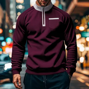 Detaillierte Ansicht des weinroten Herren-Sweatshirts mit grauem Stehkragen und Reißverschluss