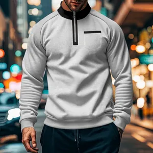Detailansicht graues Herren-Sweatshirt mit schwarzem Stehkragen und Reißverschluss