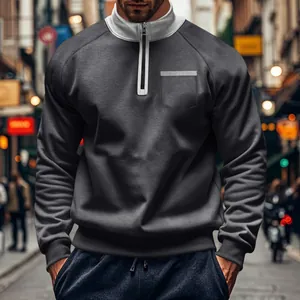 Detailansicht eines Herren-Sweatshirts mit halbem Reißverschluss und Stehkragen