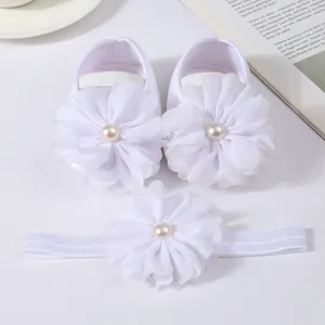 Élégant ensemble de chaussures et bandeau pour bébé blanc avec fleurs en mousseline