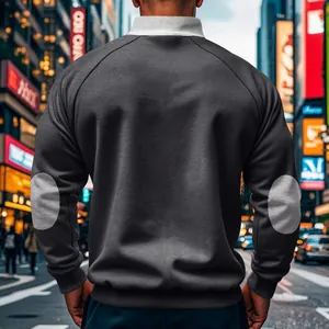 Rückansicht eines dunkelgrauen Herren-Sweatshirts mit hellgrauen Ellbogen-Patches.