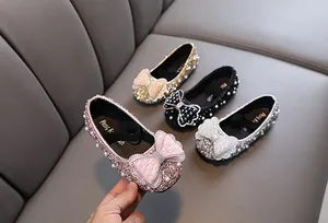 Detailansicht funkelnder Mädchen Prinzessin Schuhe mit Strass und Perlen in 4 Farben