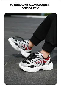 Vista detallada de zapatillas chunky para niños con malla transpirable roja y gris
