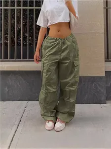 Lässige olivgrüne Cargo-Hose mit fünf Taschen für Damen im angesagten Streetstyle