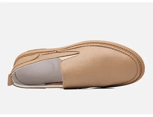 Detailansicht von hellbraunen Herren-Loafers aus Rindsleder mit weicher Gummisohle