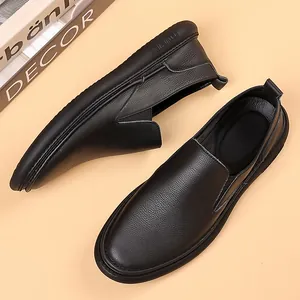 Hochwertige schwarze Leder-Loafer für Herren mit weicher, rutschfester Gummisohle.